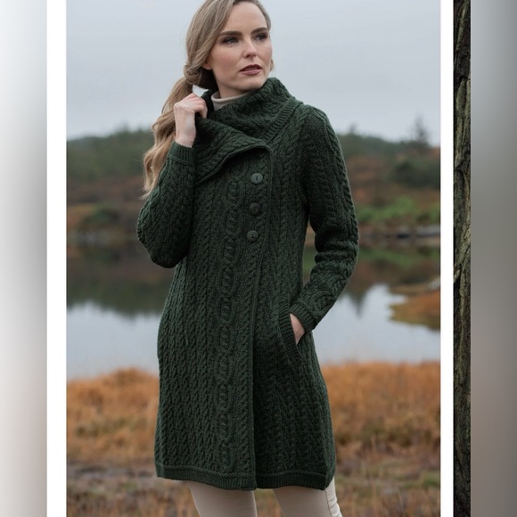 Aran Sweater Market Sweaters - Elegant Dark Green Cable Knit Cardigan
